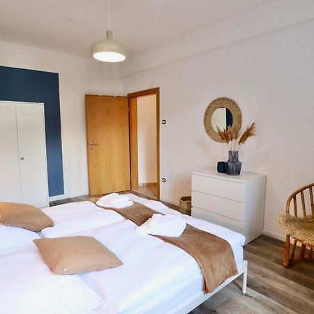 Boho Apartment: Netflix + Balcony + Bathtub Essen Eksteriør bilde