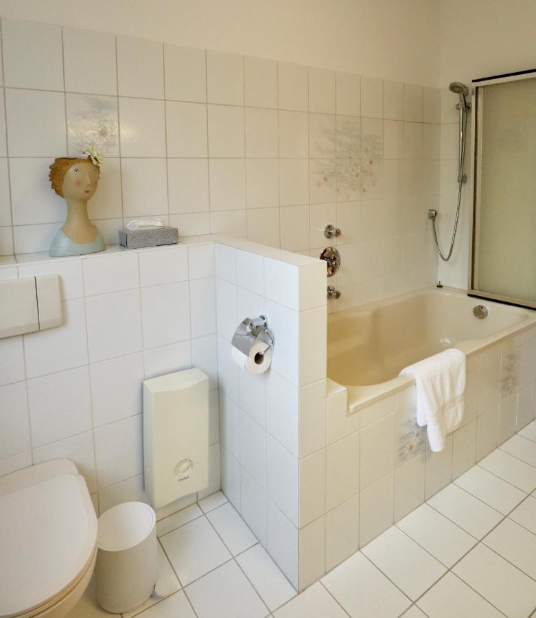 Boho Apartment: Netflix + Balcony + Bathtub Essen Eksteriør bilde
