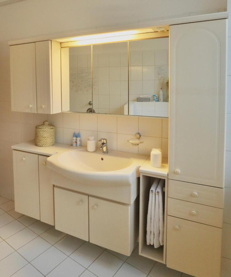 Boho Apartment: Netflix + Balcony + Bathtub Essen Eksteriør bilde